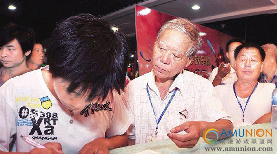 “五老”监督员把关游艺娱乐场所 促青少年健康度假
