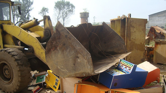招远集中销毁一批赌博游戏机