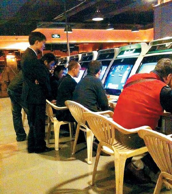百余警力突袭赌博窝点  查获赌博机93台
