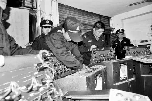 遂宁出动500余警力清查“黄赌毒”