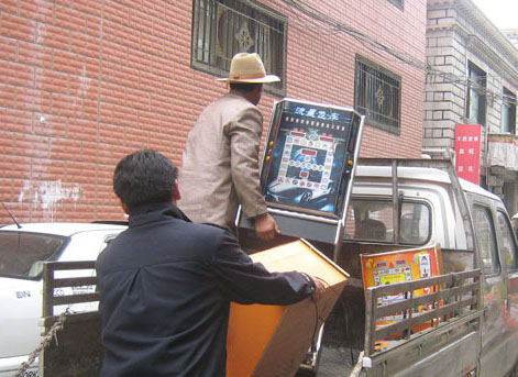 拉萨市文化局公安局联合捣毁一黑游戏机室 