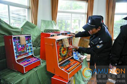 老虎机伪装成玩具 精明民警识破掩眼法
