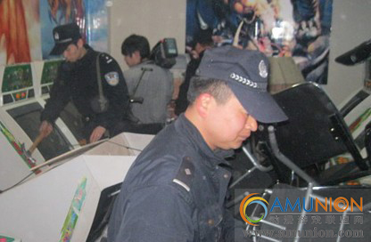 夹江警方严查涉赌电玩城 销毁116台赌博机
