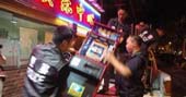 三记重拳 狠狠“打老虎机”