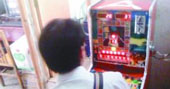深圳公厕摆“老虎机”赌博