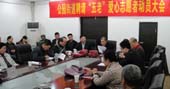网吧里，活跃着一群银发监督员