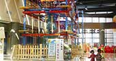 儿童乐园“高高在上”,家长心忧孩子安全