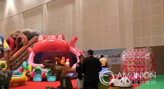 迪拜DEAL展气模玩具
