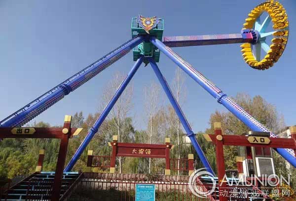 大型游乐设备“大摆锤”