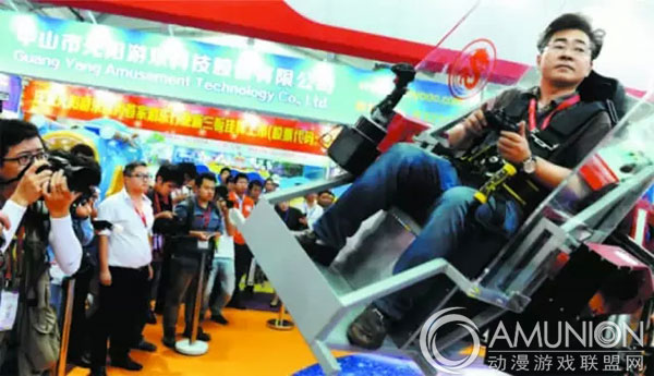 金龙游乐新品——VR娱乐机器人“英雄梦”