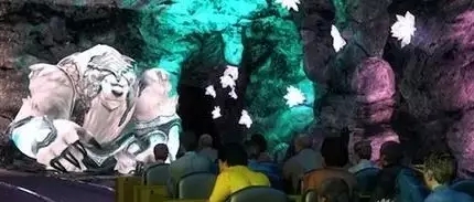 雪山矿山车