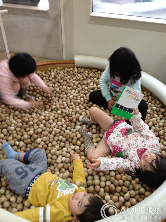 日本阿苏男孩号列车上的儿童游乐场