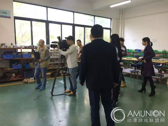 台湾记者团参观中山金龙游乐设备有限公司组装线
