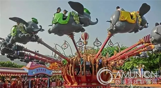 迪斯尼乐园小飞象