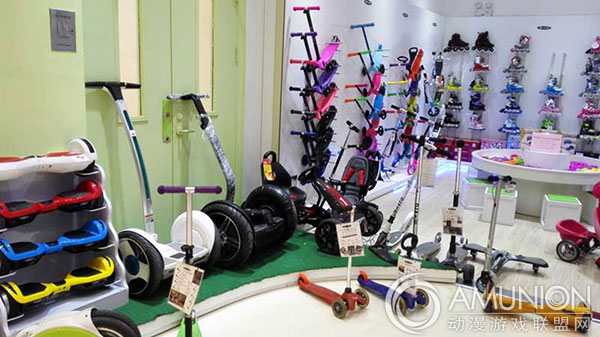 滑板车、旱冰、平衡车等儿童运动产品琳琅满目