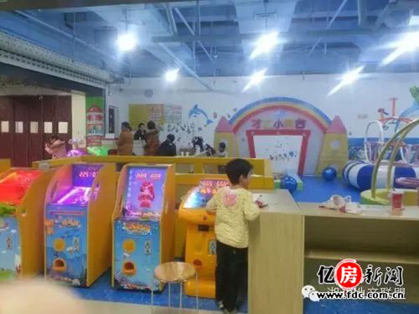 武汉地铁商街的“地下儿童乐园”