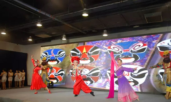北京欢乐谷带来开幕式《欢乐谷·中国韵》表演
