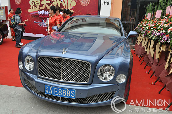 香车美女助阵