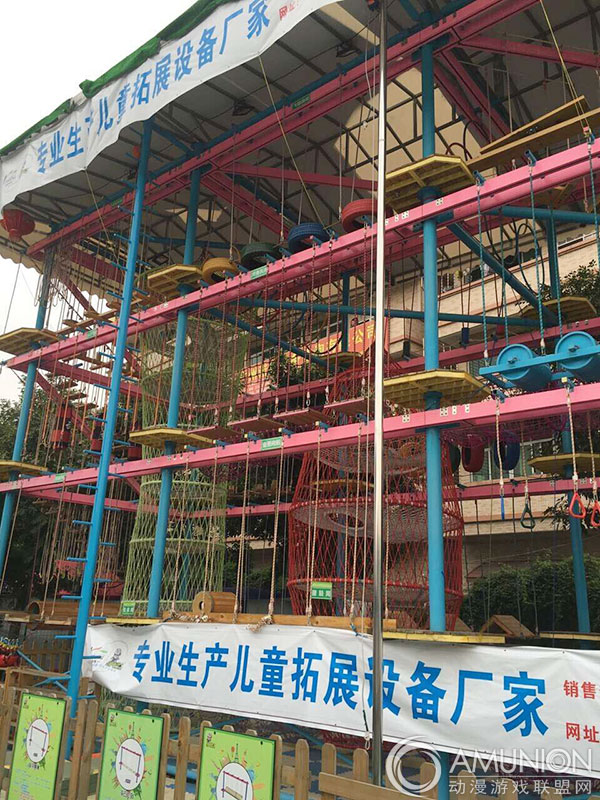 儿童攀爬游乐设备