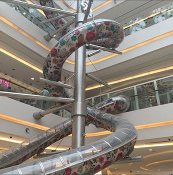 商场巨型滑梯