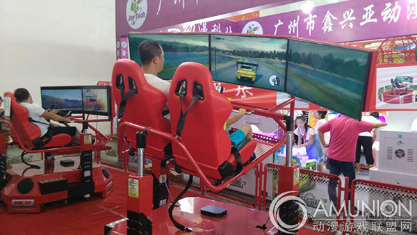 2016沈阳游博会展品——三屏赛车游戏机